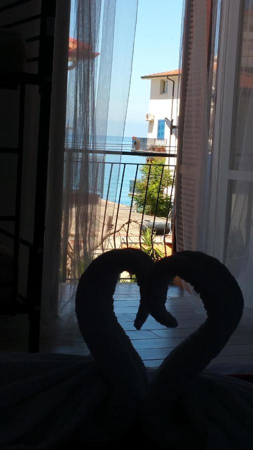 A Due Passi Dal Mare Bed & Breakfast Acquappesa Exterior photo