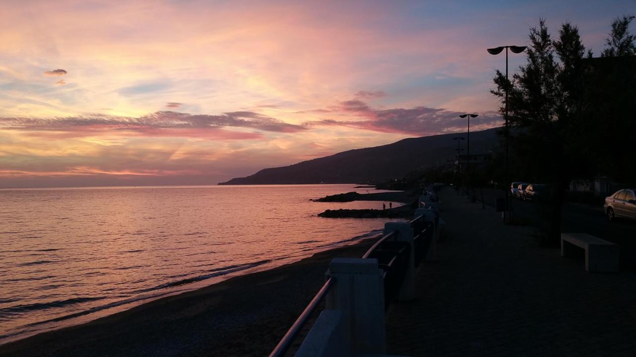 A Due Passi Dal Mare Bed & Breakfast Acquappesa Exterior photo