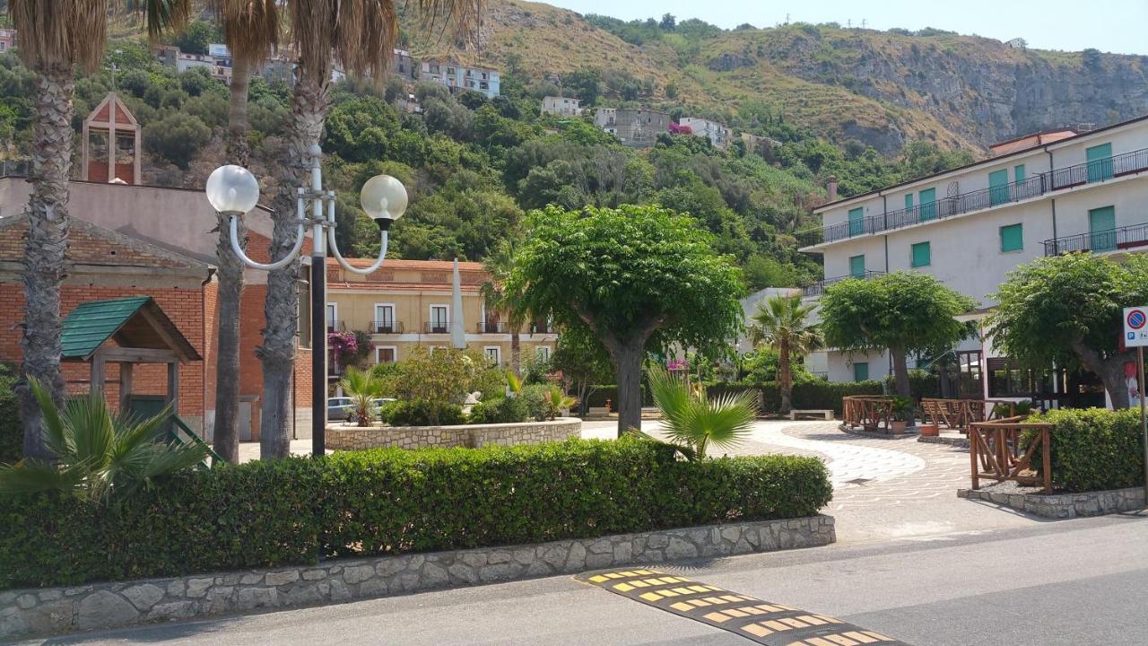 A Due Passi Dal Mare Bed & Breakfast Acquappesa Exterior photo